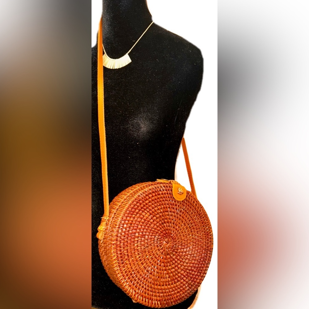 Round wicker purse with cloth inside 8” diameter